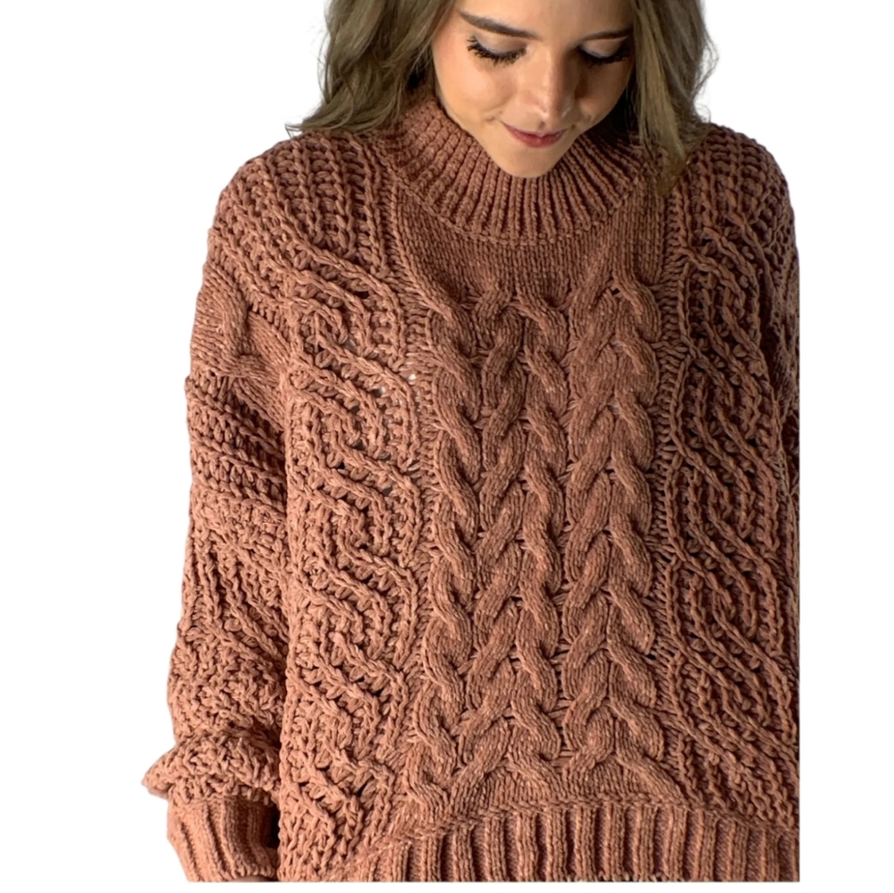 Zenana Outfitters Womend Chunky Brown Crew Neck Sweater Large